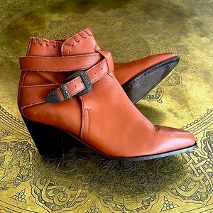 Ladies Dingo Brown Leather Ankle Boots.